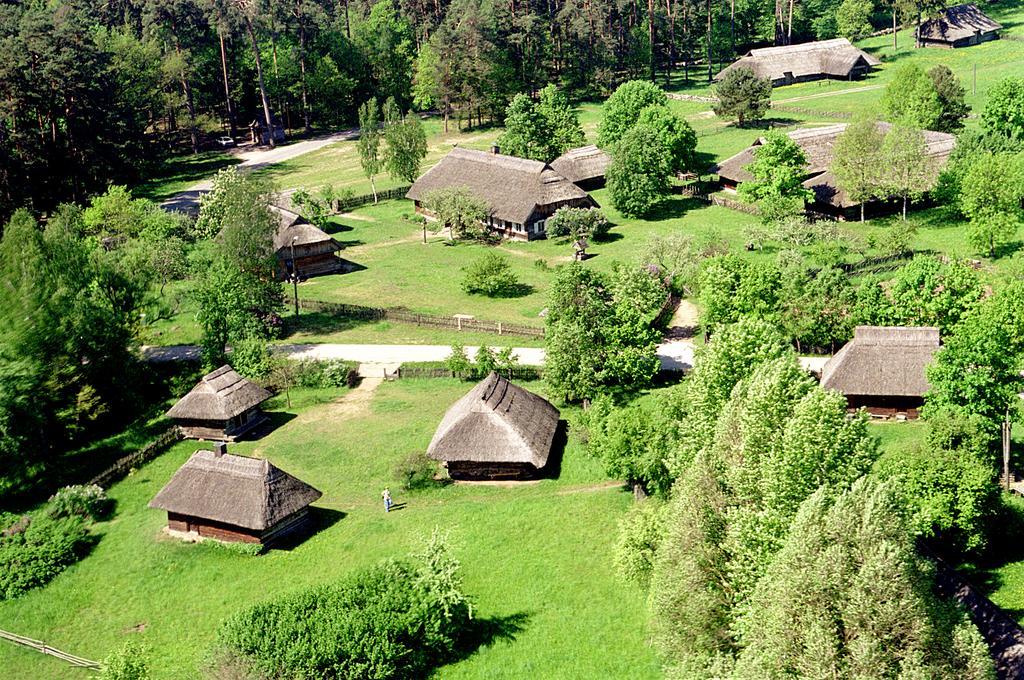 Stay At Lithuanian Folk Museum Rumsiskes Exterior photo